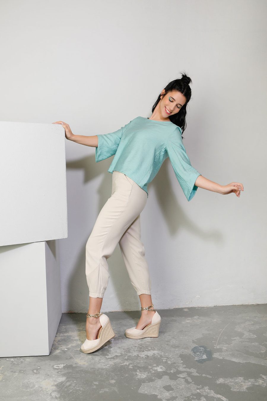1. Blouse with bell sleeves teal 124226103
