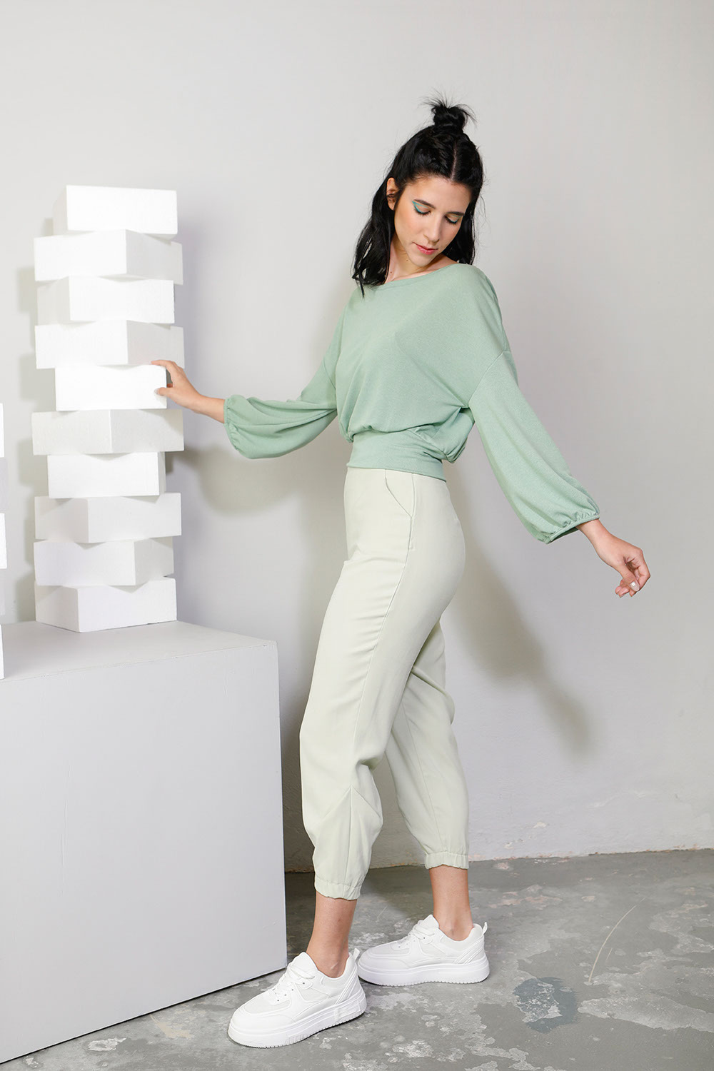 2. Straight leg trousers with design pleats pistacchio 124432032